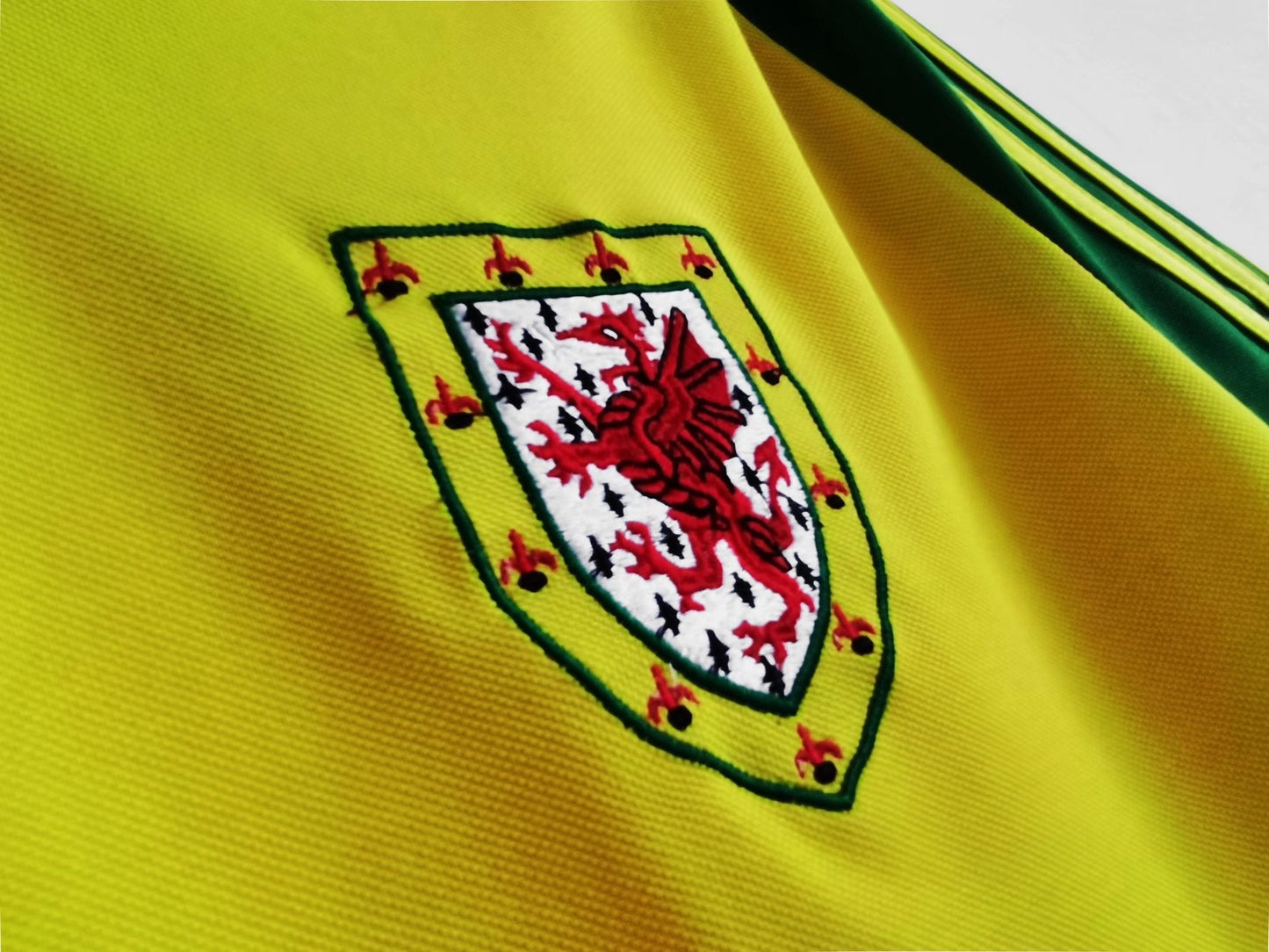 Wales Retro 1982 Away (Fan)