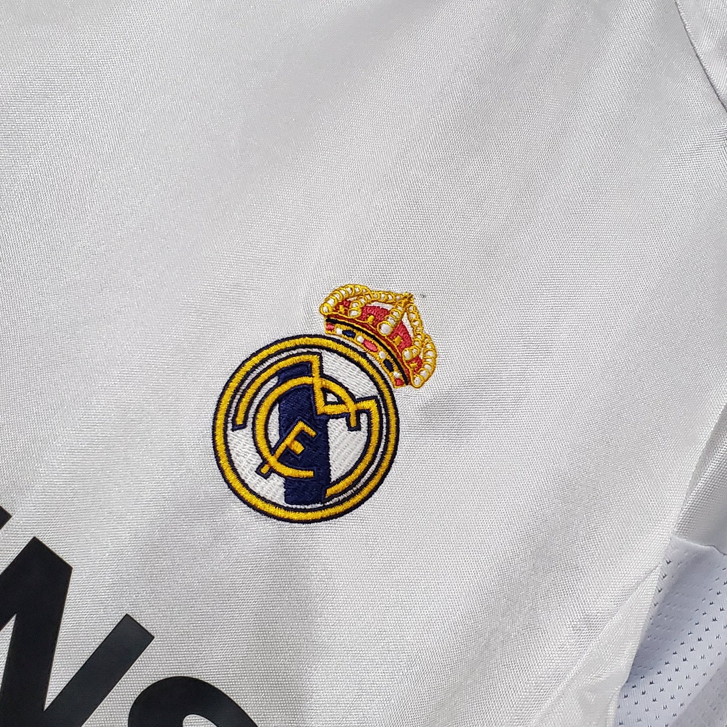 Real Madrid Retro 04/05 Home (Fan)